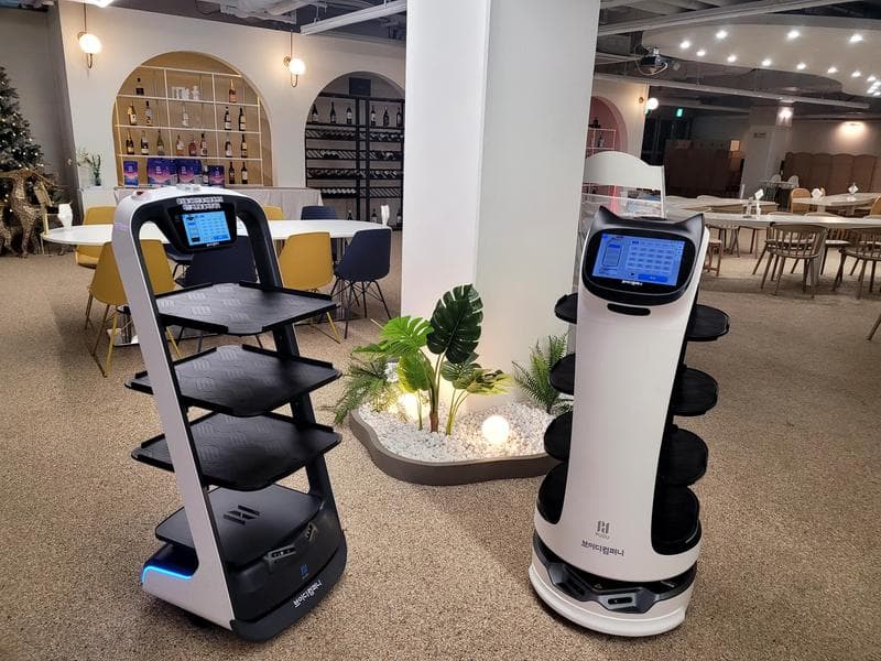 서빙로봇 푸두봇, 벨라봇 놀스365 편