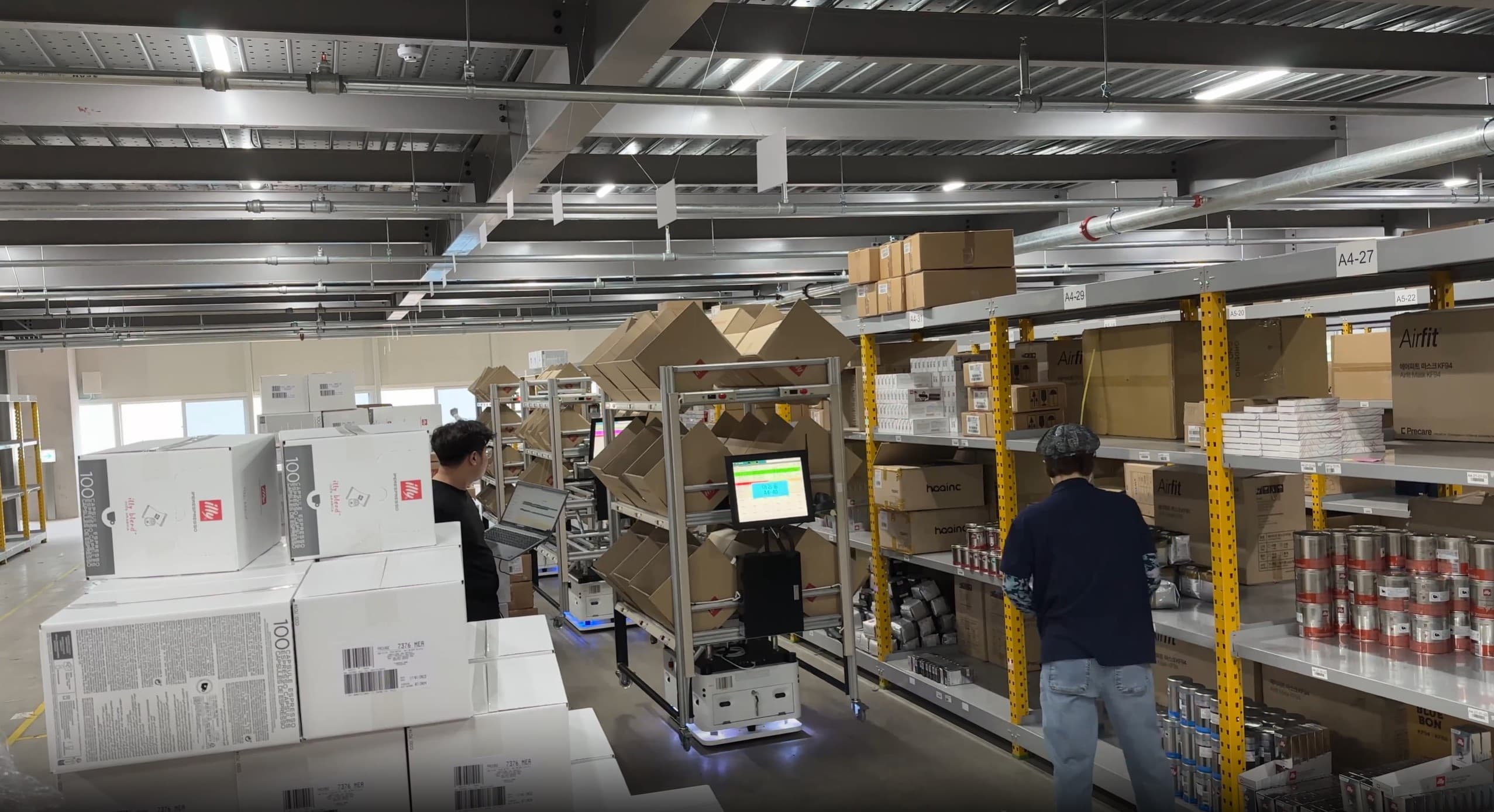 AMR을 활용한 물류창고 내 오더피킹 시스템