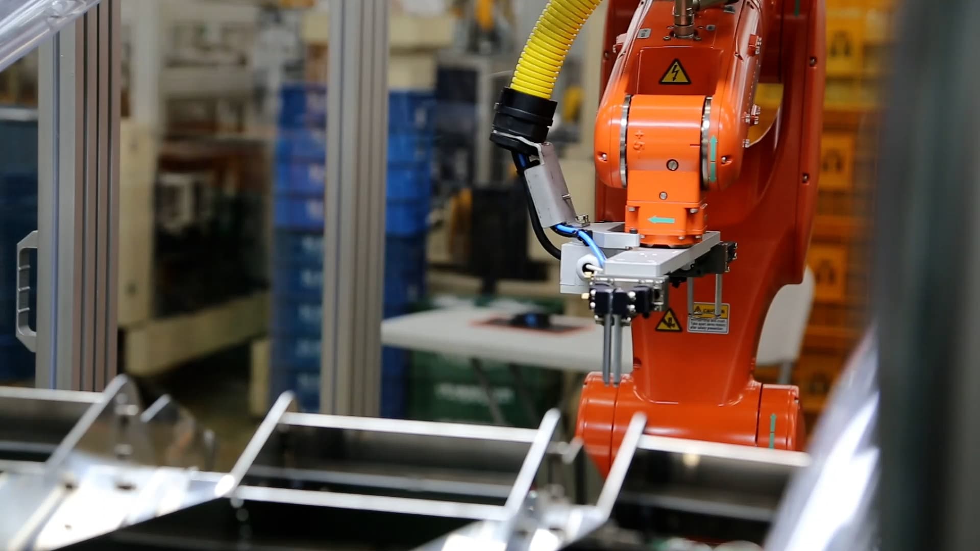 AI비전 + 산업용로봇으로 2D 피킹 시스템 구현! 🦾 CTR 2D picking system 사례