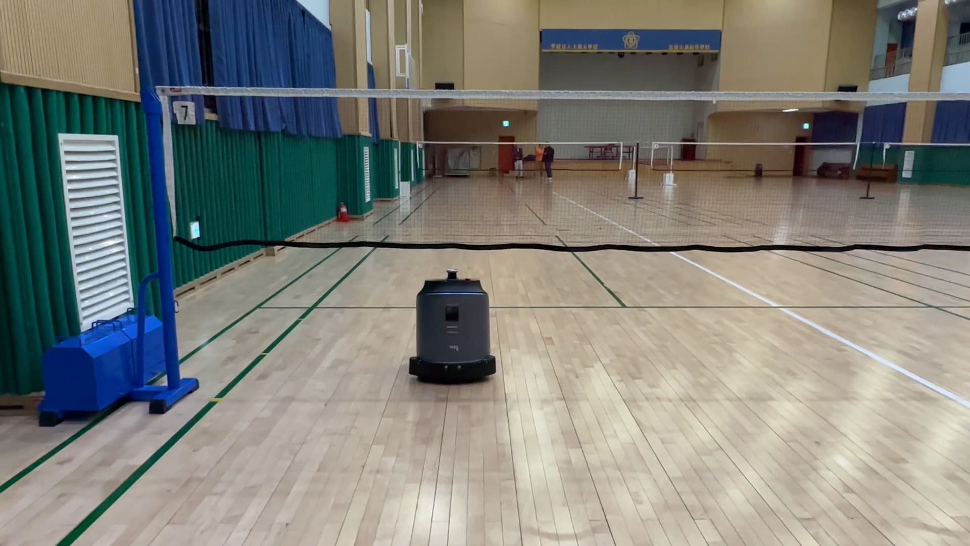 대형 체육관 청소, 산업용 로봇청소기 하나로 해결?! 😮